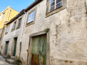 Moradia T6 para Venda em São João da Pesqueira e Várzea de Trevões