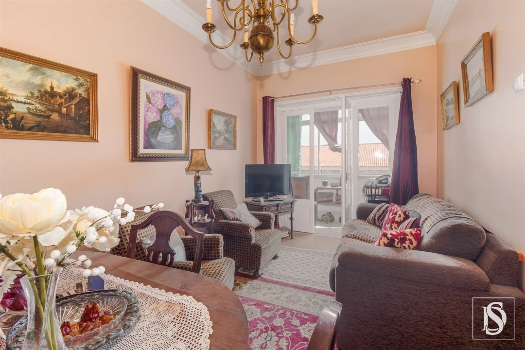 Apartamento T1 para Venda em Alvalade Foto 1