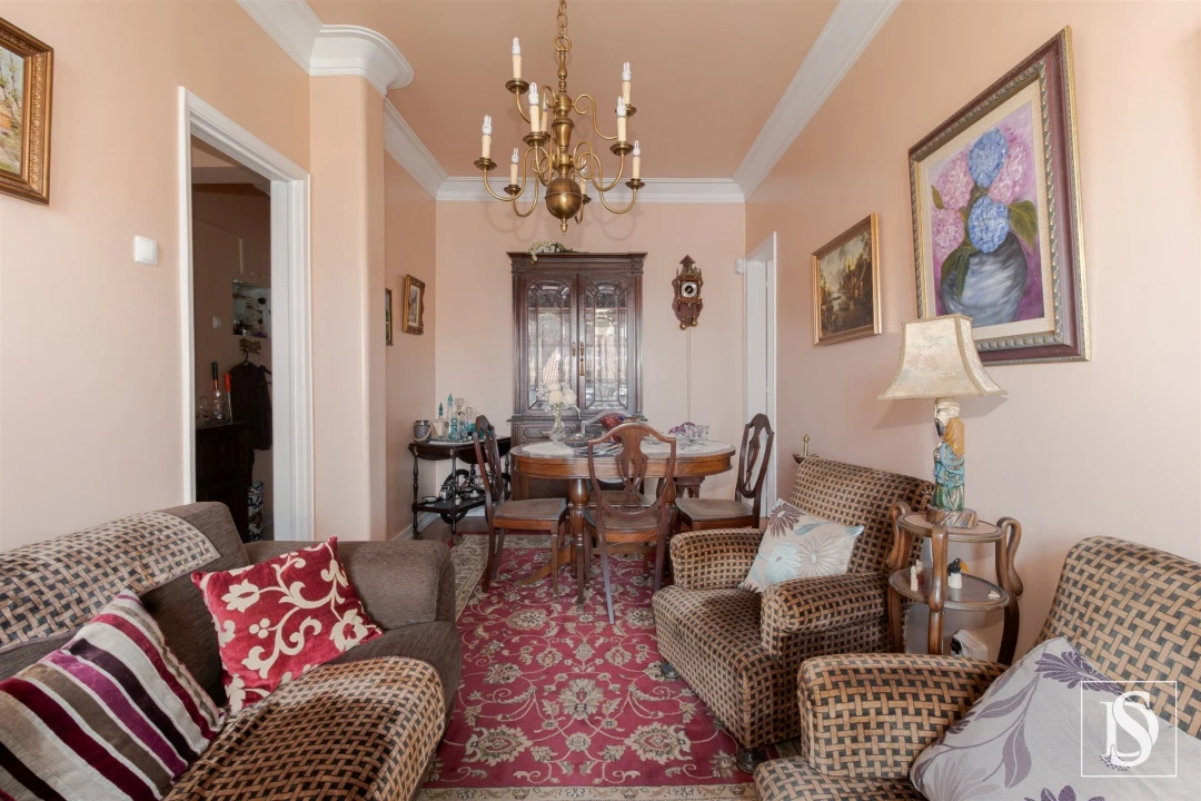 Apartamento T1 para Venda em Alvalade Foto 2
