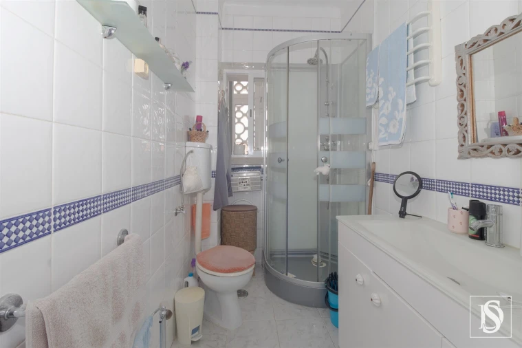 Apartamento T1 para Venda em Alvalade Foto 10