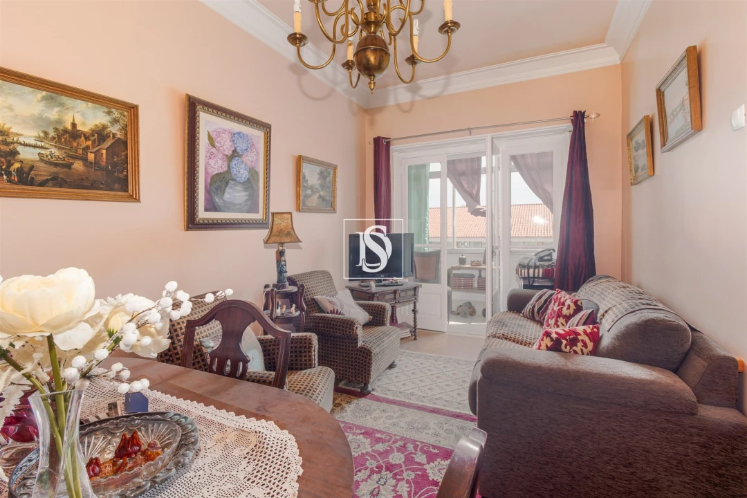 Apartamento T1 para Venda em Alvalade Foto 1