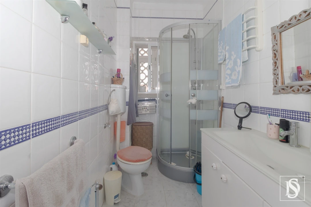 Apartamento T1 para Venda em Alvalade Foto 10