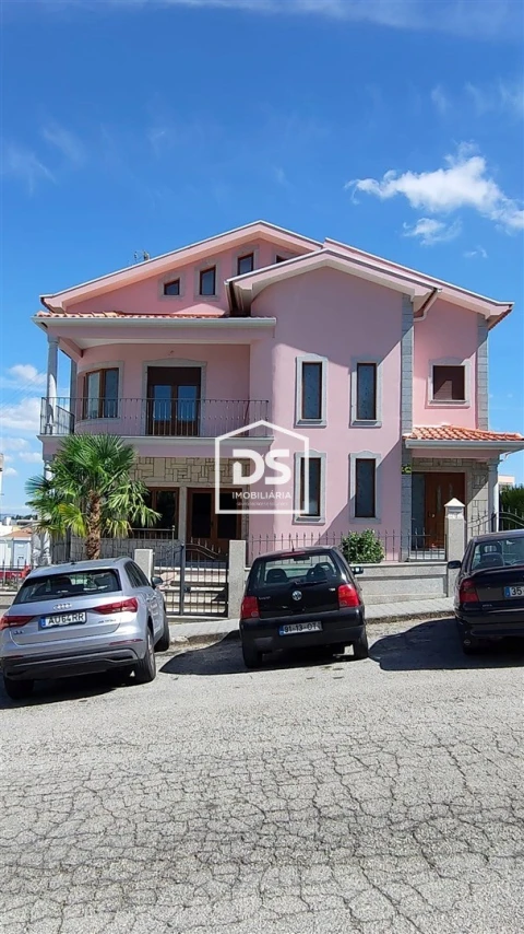 Moradia T3 para Venda em Moimenta da Beira
