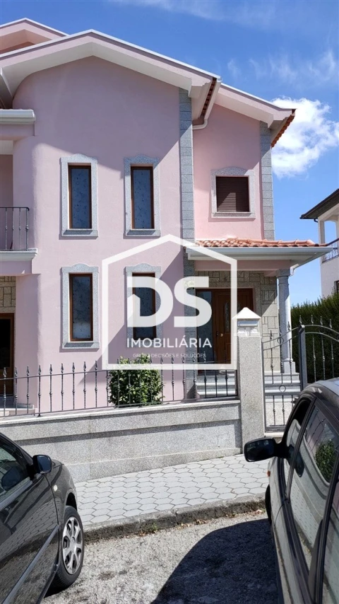 Moradia T3 para Venda em Moimenta da Beira