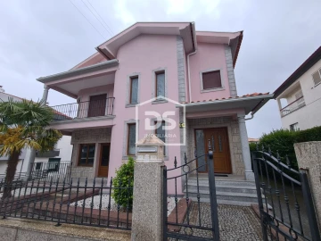 Moradia T3 para Venda em Moimenta da Beira