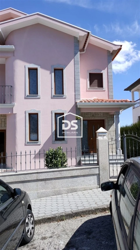 Moradia T3 para Venda em Moimenta da Beira