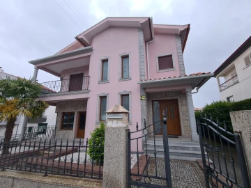 Moradia T3 para Venda em Moimenta da Beira