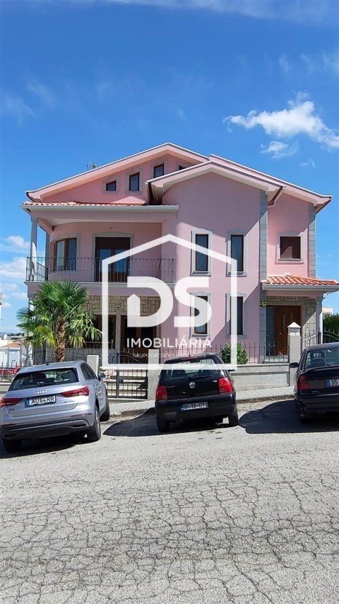 Moradia T3 para Venda em Moimenta da Beira