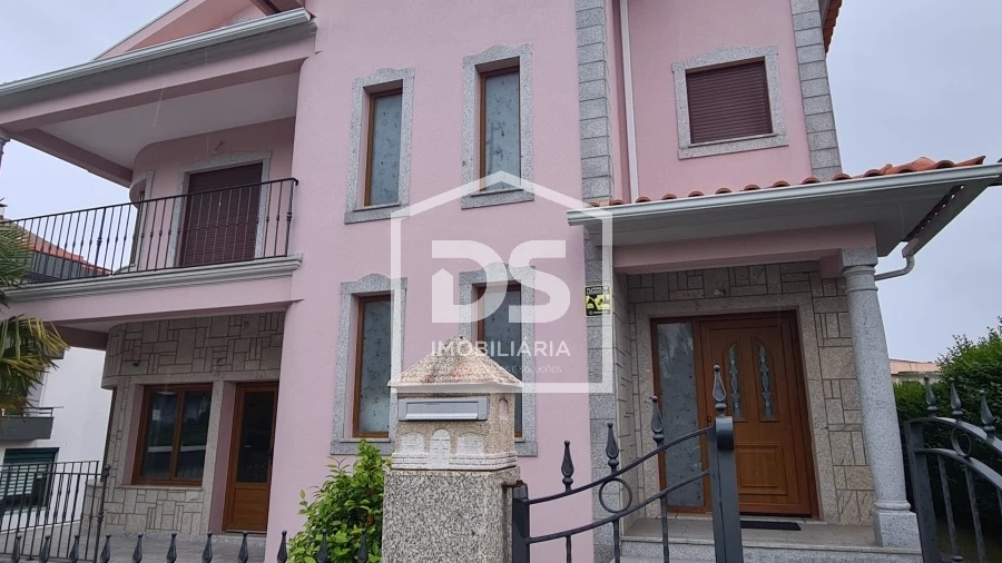 Moradia T3 para Venda em Moimenta da Beira