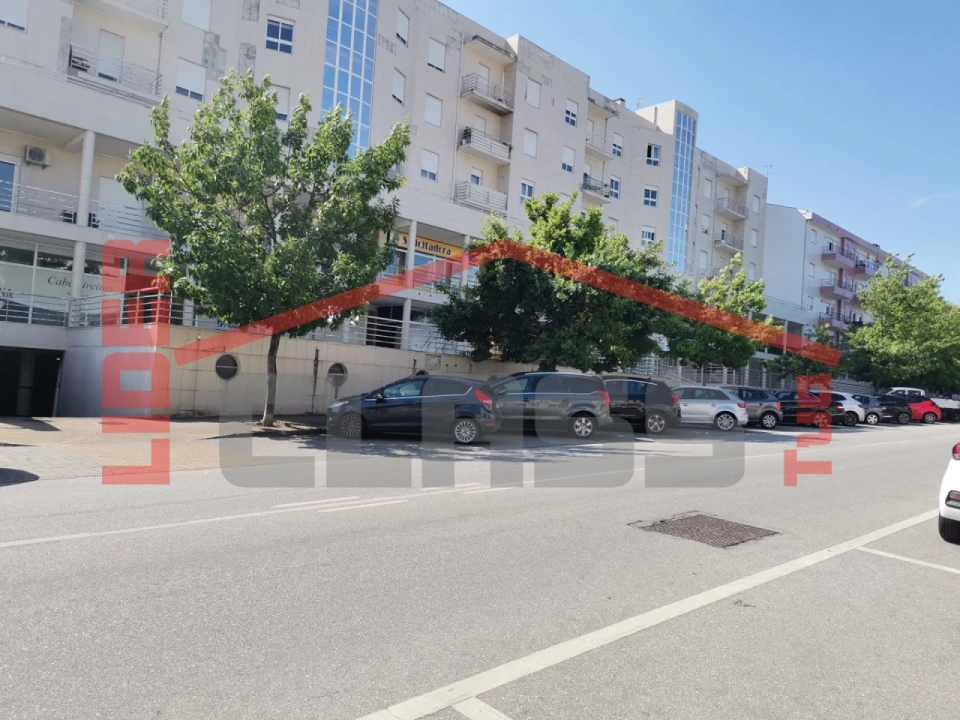 Garagem para Arrendamento em Mirandela Foto 3