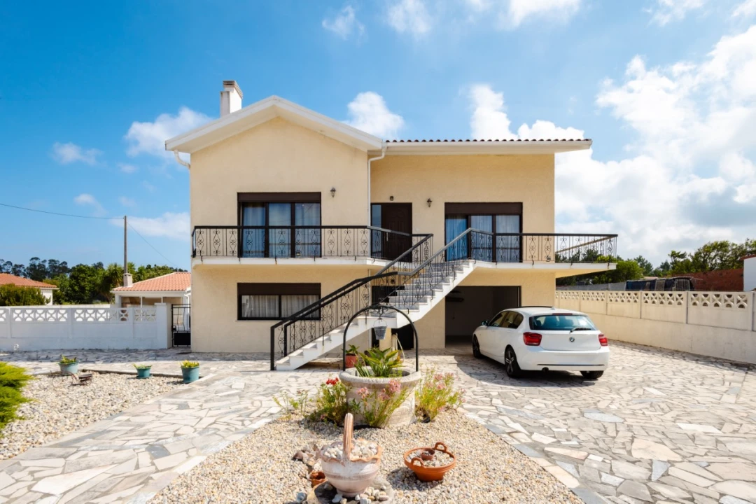 Moradia T7 para Venda em Marinha das Ondas Foto 1
