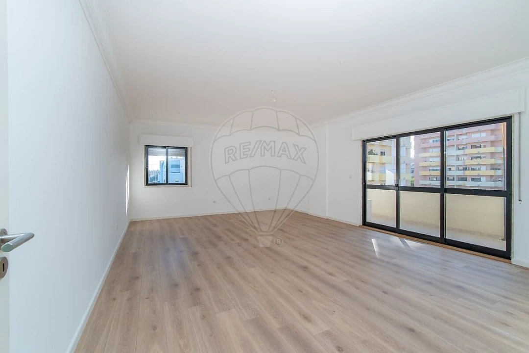 Apartamento T2 para Venda em Póvoa de Santa Iria e Forte da Casa Foto 5