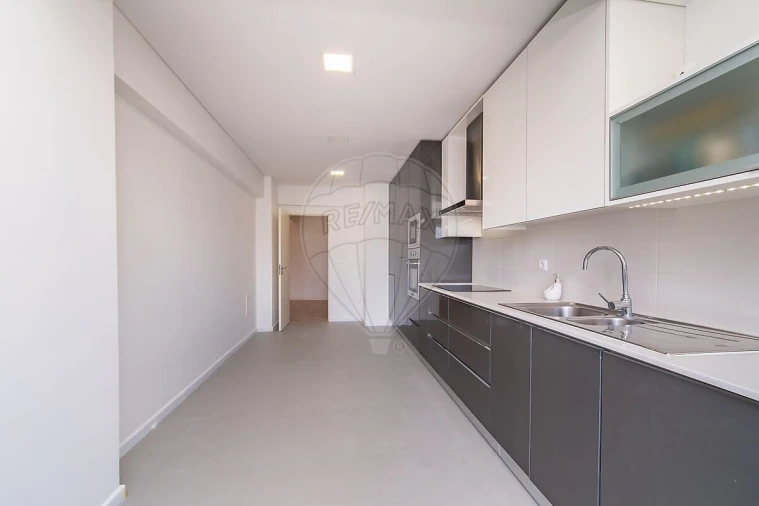Apartamento T2 para Venda em Póvoa de Santa Iria e Forte da Casa Foto 4
