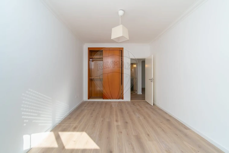 Apartamento T2 para Venda em Póvoa de Santa Iria e Forte da Casa Foto 12