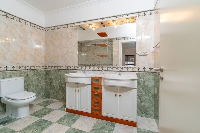 Apartamento T2 para Venda em Póvoa de Santa Iria e Forte da Casa Foto 18
