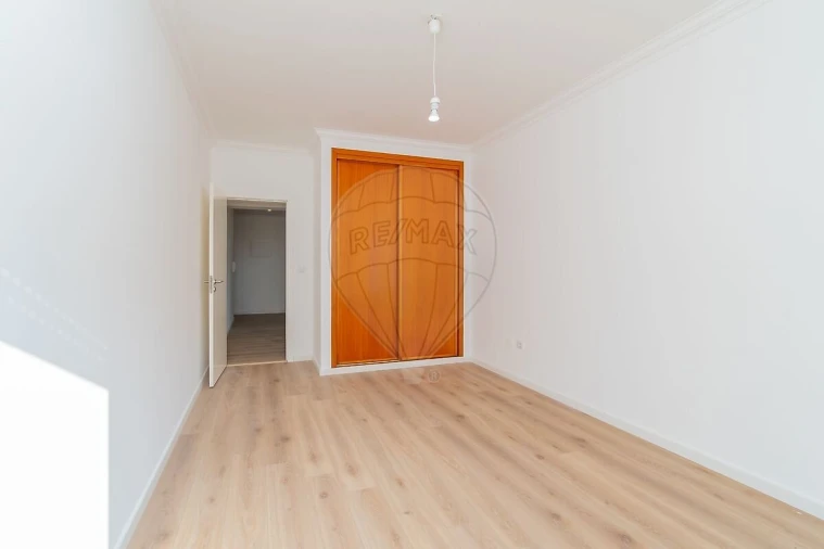 Apartamento T2 para Venda em Póvoa de Santa Iria e Forte da Casa Foto 14