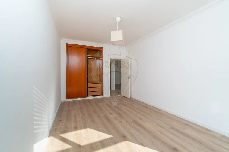 Apartamento T2 para Venda em Póvoa de Santa Iria e Forte da Casa Foto 13