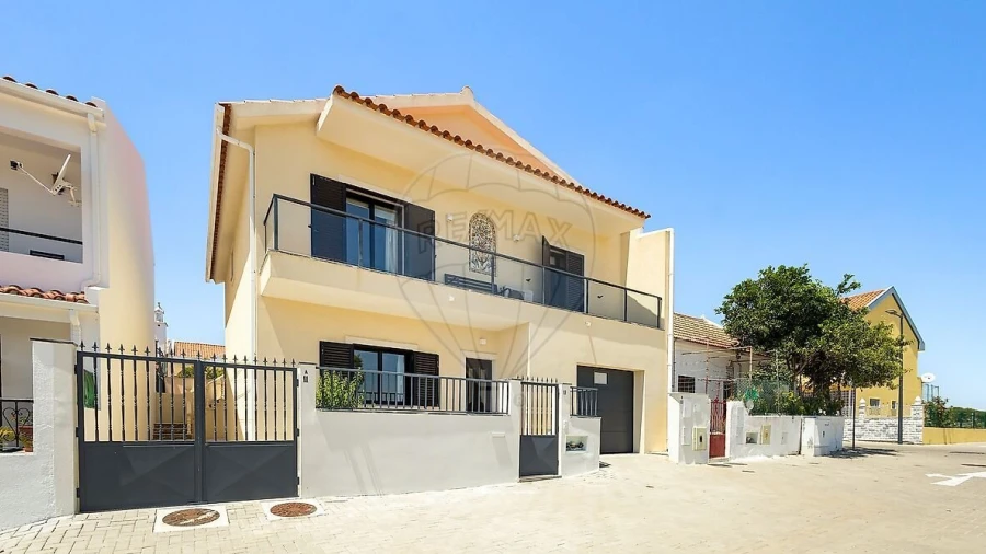 Moradia T4 para Venda em Santa Clara
