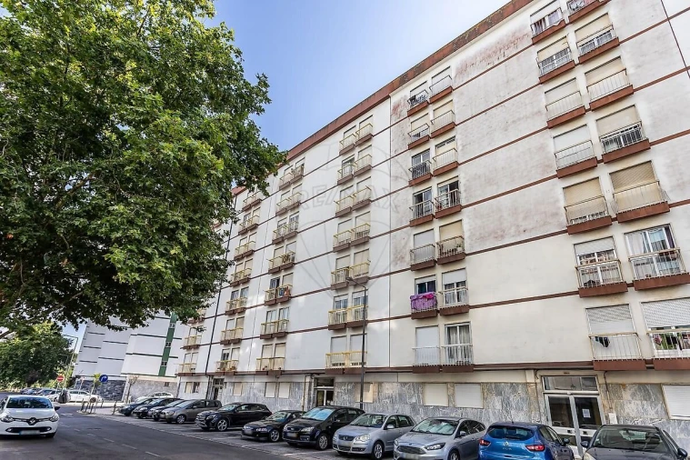 Apartamento T3 para Venda em Agualva e Mira-Sintra Foto 22