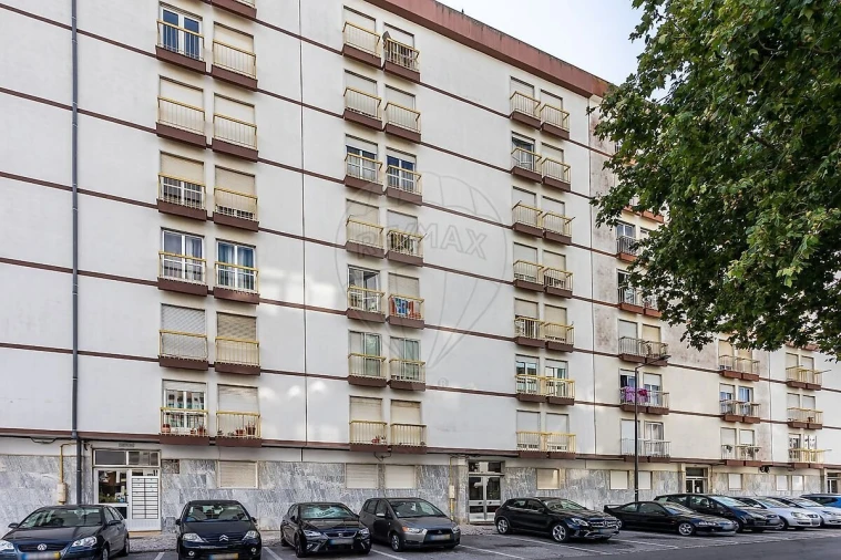 Apartamento T3 para Venda em Agualva e Mira-Sintra Foto 23
