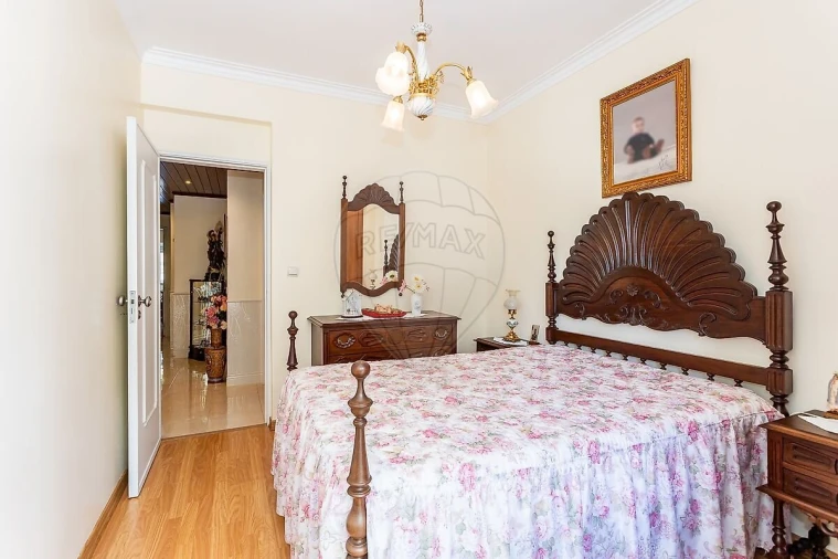 Apartamento T3 para Venda em Agualva e Mira-Sintra Foto 10