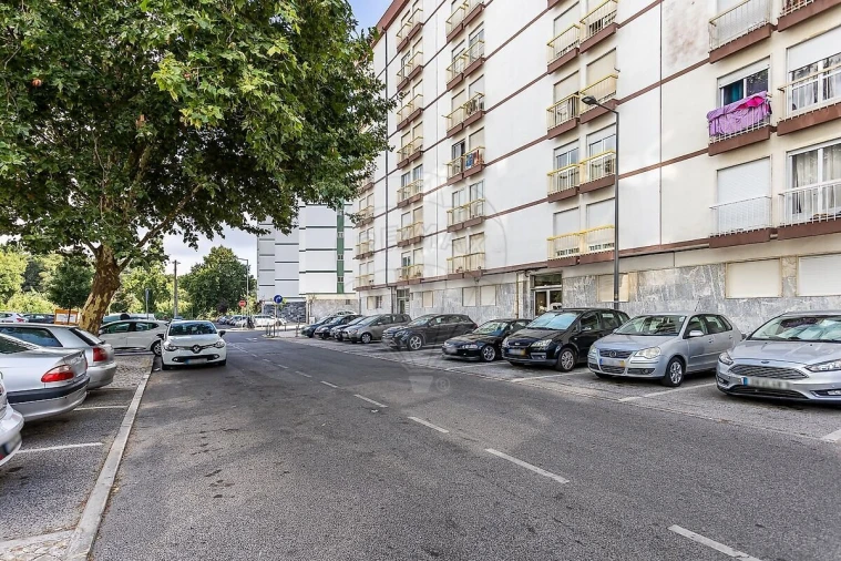 Apartamento T3 para Venda em Agualva e Mira-Sintra Foto 20