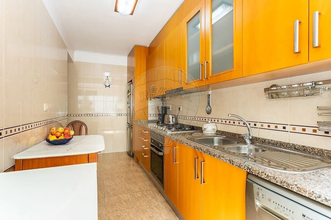 Apartamento T3 para Venda em Agualva e Mira-Sintra Foto 2
