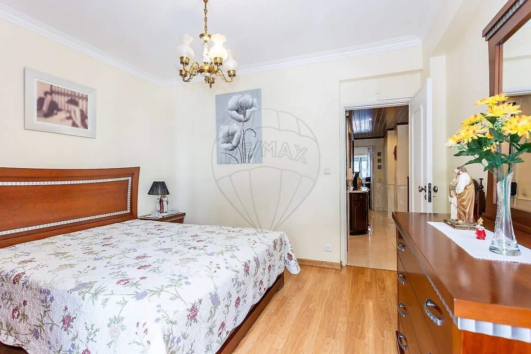 Apartamento T3 para Venda em Agualva e Mira-Sintra Foto 8