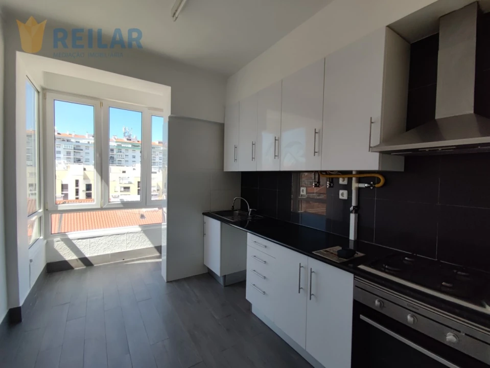 Apartamento T3 para Arrendamento em Santa Iria de Azoia, São João da Talha e Bobadela Foto 1