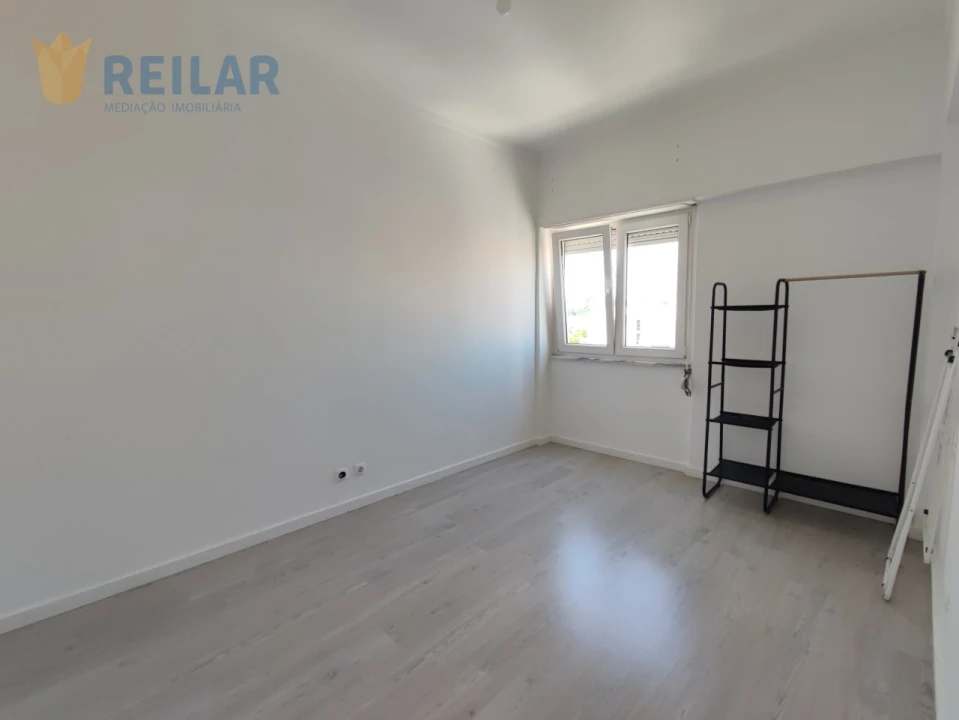 Apartamento T3 para Arrendamento em Santa Iria de Azoia, São João da Talha e Bobadela Foto 12