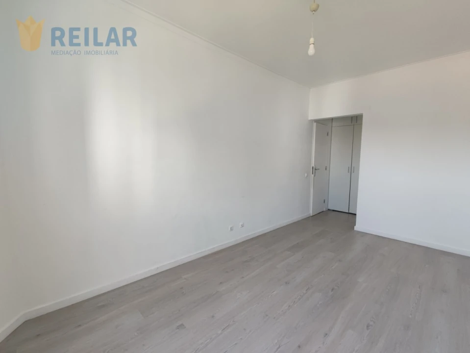 Apartamento T3 para Arrendamento em Santa Iria de Azoia, São João da Talha e Bobadela Foto 16