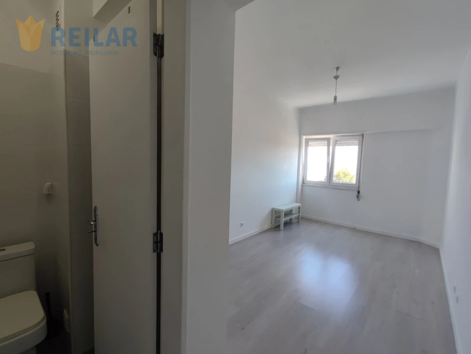 Apartamento T3 para Arrendamento em Santa Iria de Azoia, São João da Talha e Bobadela Foto 17