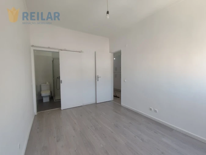 Apartamento T3 para Arrendamento em Santa Iria de Azoia, São João da Talha e Bobadela Foto 2