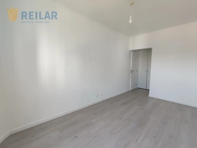 Apartamento T3 para Arrendamento em Santa Iria de Azoia, São João da Talha e Bobadela Foto 16
