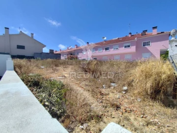 Terreno para Venda em Charneca de Caparica e Sobreda