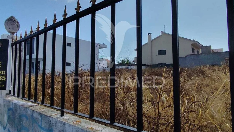 Terreno para Venda em Charneca de Caparica e Sobreda