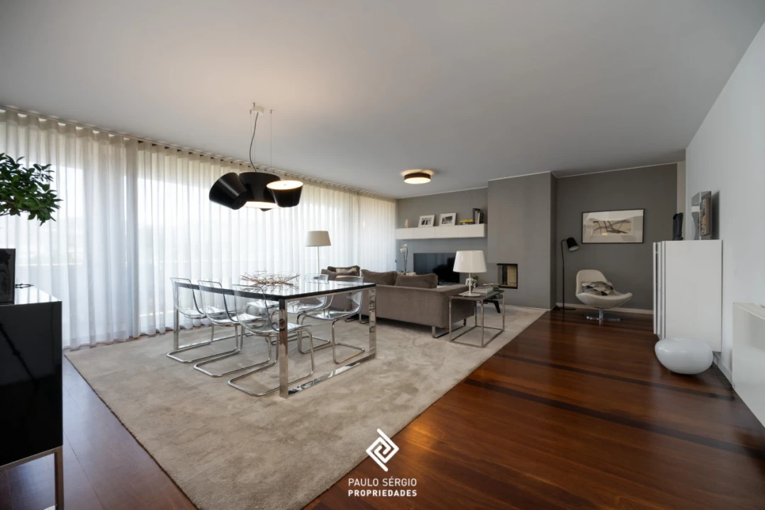 Apartamento T4 para Venda em Mafamude e Vilar do Paraíso Foto 1