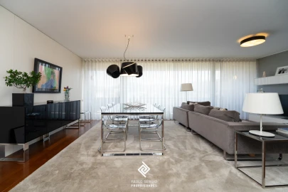 Apartamento T4 para Venda em Mafamude e Vilar do Paraíso