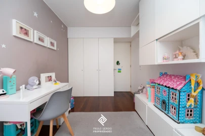 Apartamento T4 para Venda em Mafamude e Vilar do Paraíso