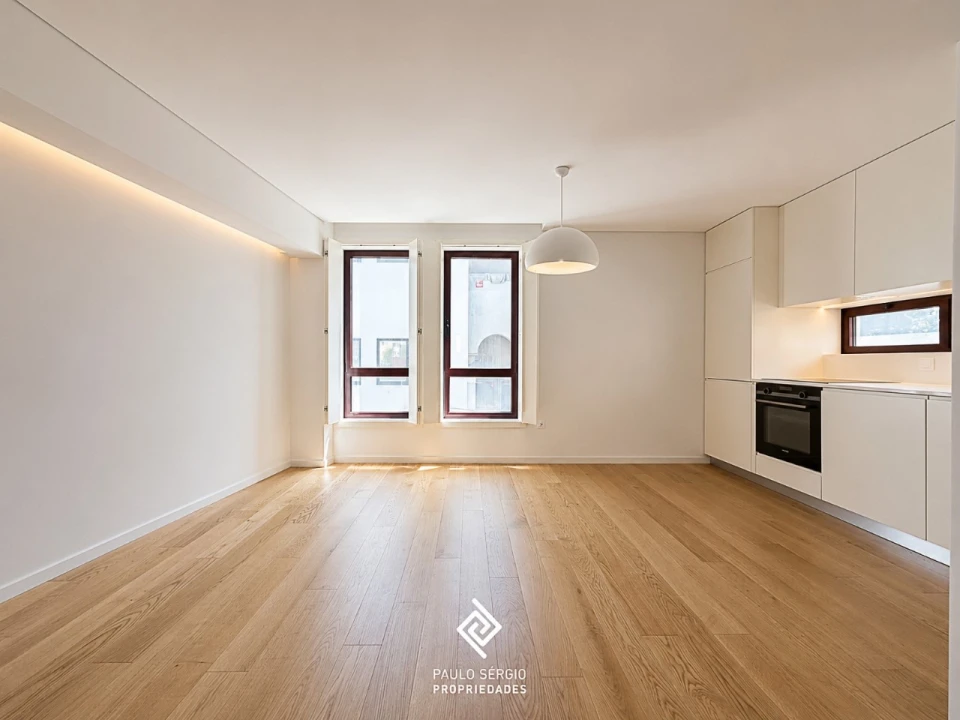Apartamento T2 para Arrendamento em Aldoar, Foz do Douro e Nevogilde Foto 1