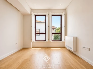 Apartamento T2 para Arrendamento em Aldoar, Foz do Douro e Nevogilde
