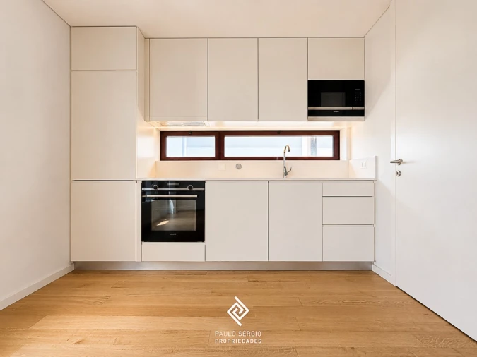 Apartamento T2 para Arrendamento em Aldoar, Foz do Douro e Nevogilde Foto 3