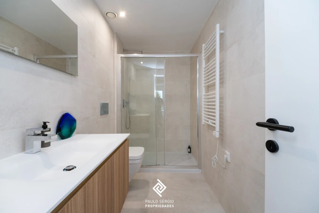 Apartamento T2 para Venda em Arcozelo Foto 19