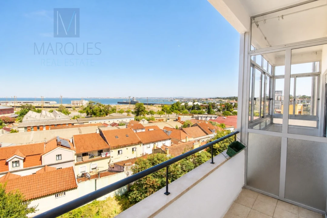 Apartamento T3 para Venda em Almada, Cova da Piedade, Pragal e Cacilhas Foto 1