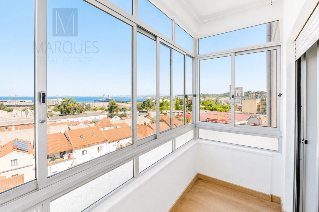 Apartamento T3 para Venda em Almada, Cova da Piedade, Pragal e Cacilhas Foto 24