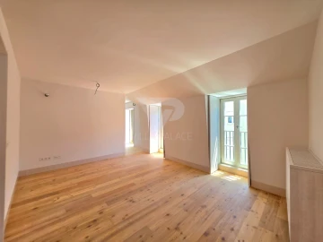 Apartamento T3 para Arrendamento em Campo de Ourique