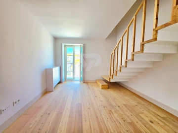 Apartamento T3 para Arrendamento em Campo de Ourique
