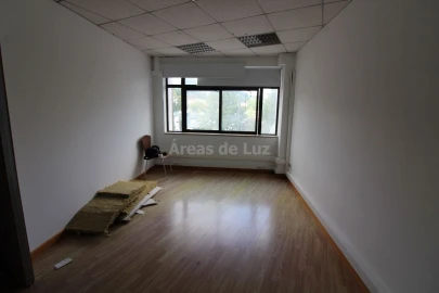 Escritório para Venda em Leiria, Pousos, Barreira e Cortes