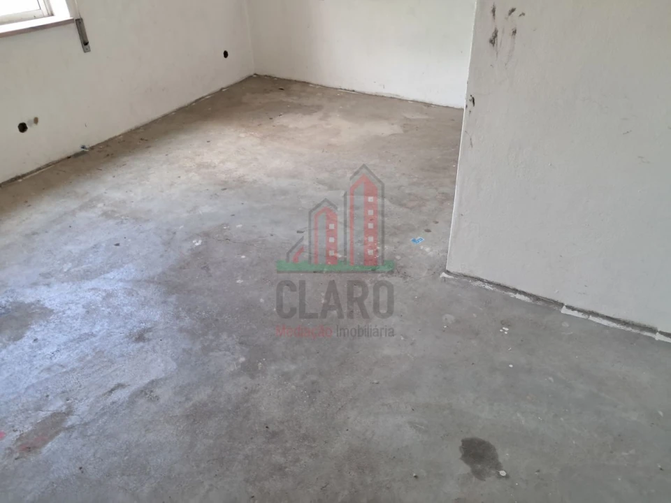 Moradia T4 para Venda em Serpins Foto 15