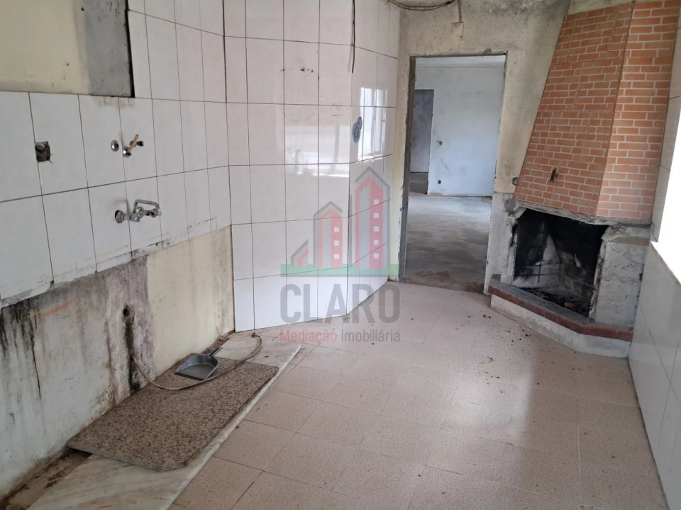 Moradia T4 para Venda em Serpins Foto 7